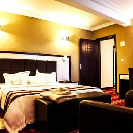 Mbayaville Hotel Douala Buitenkant foto