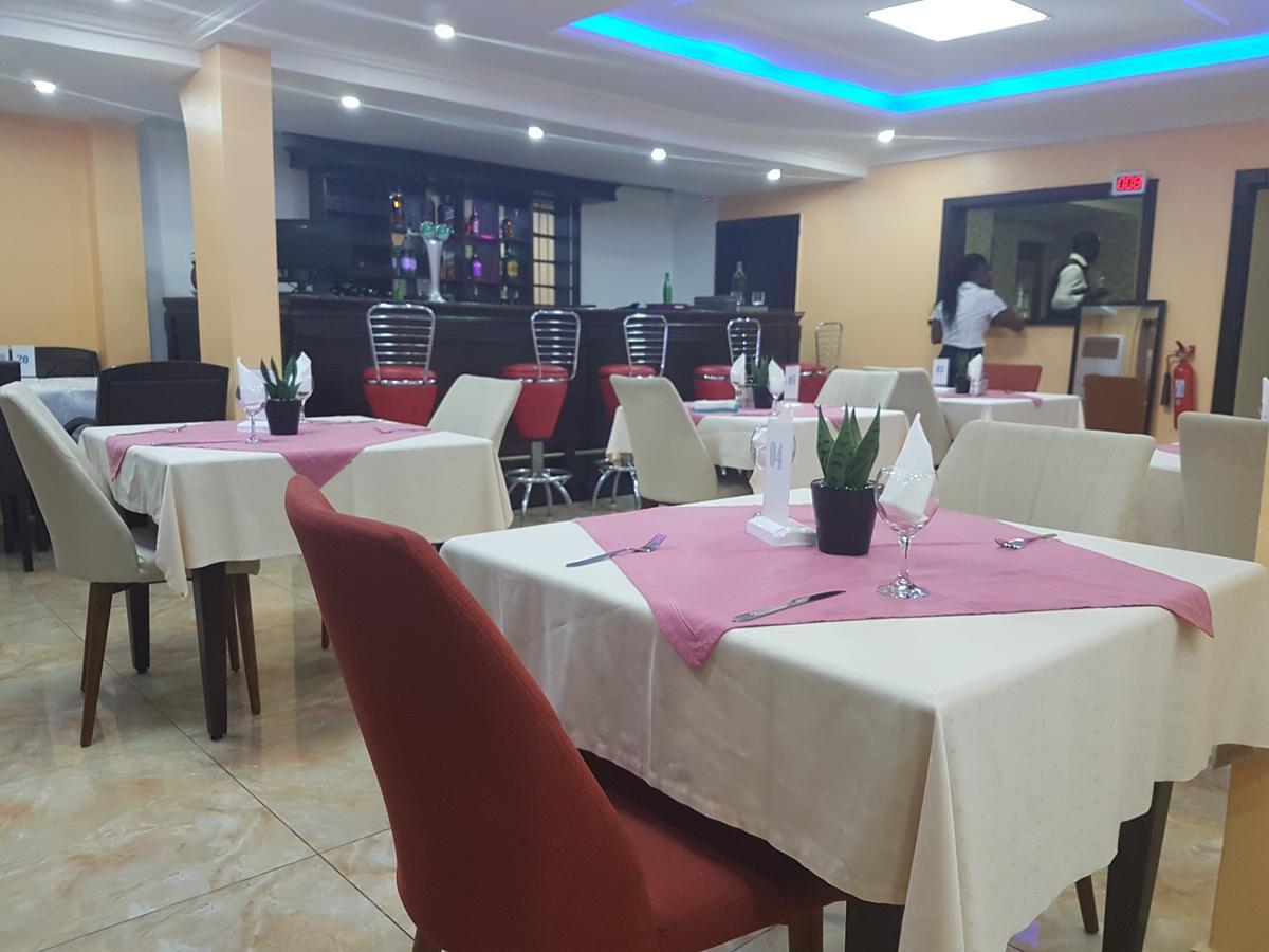 Mbayaville Hotel Douala Buitenkant foto