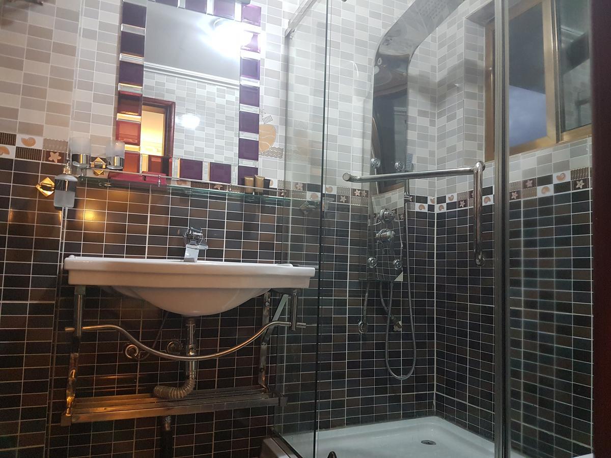 Mbayaville Hotel Douala Buitenkant foto