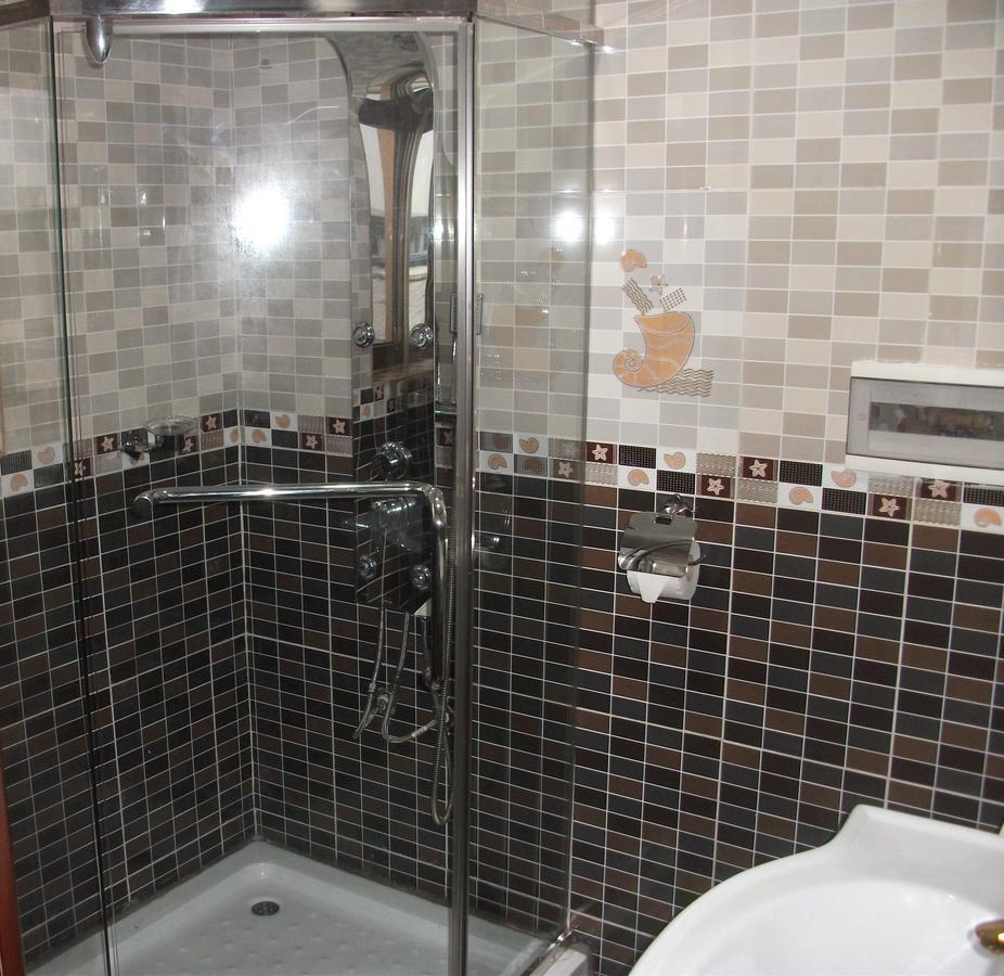 Mbayaville Hotel Douala Buitenkant foto