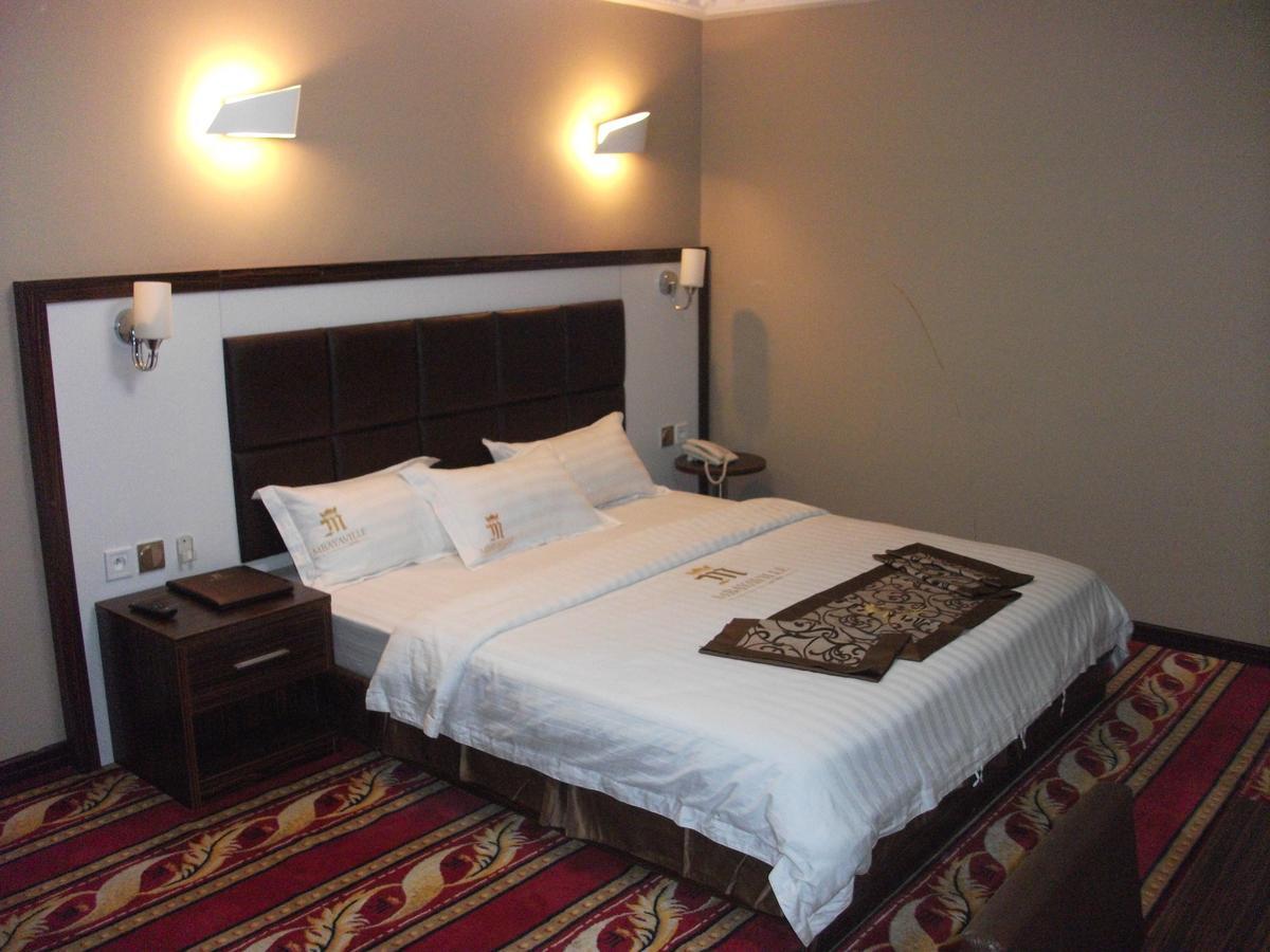 Mbayaville Hotel Douala Buitenkant foto