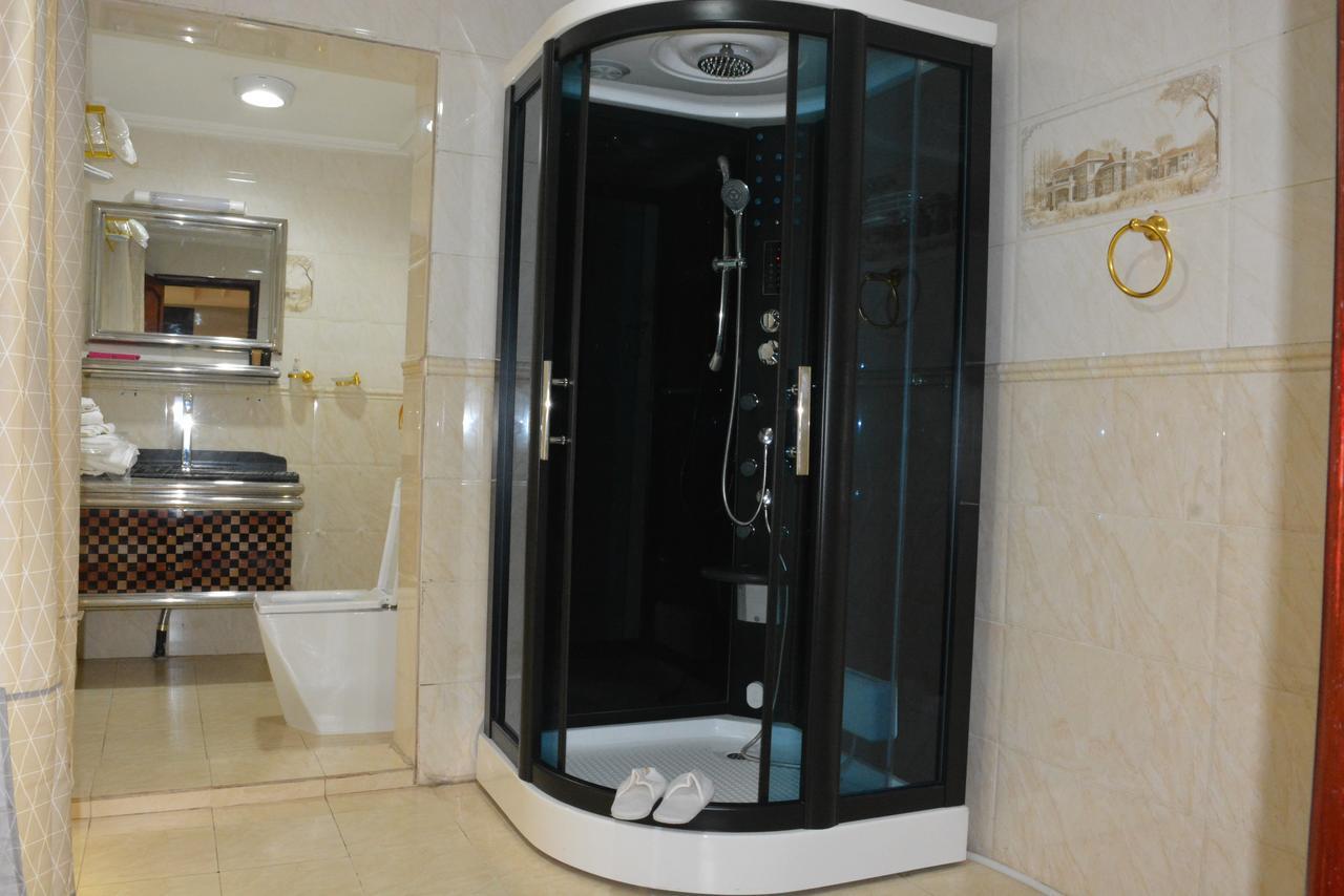 Mbayaville Hotel Douala Buitenkant foto