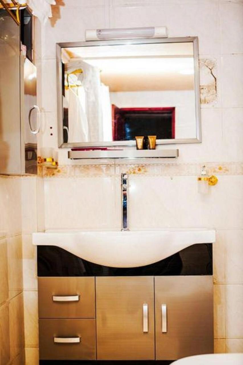Mbayaville Hotel Douala Buitenkant foto