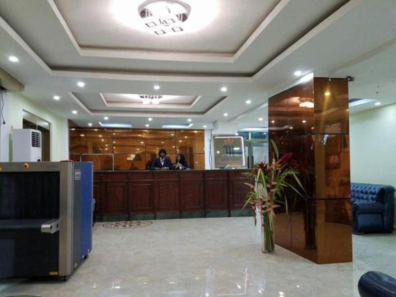 Mbayaville Hotel Douala Buitenkant foto